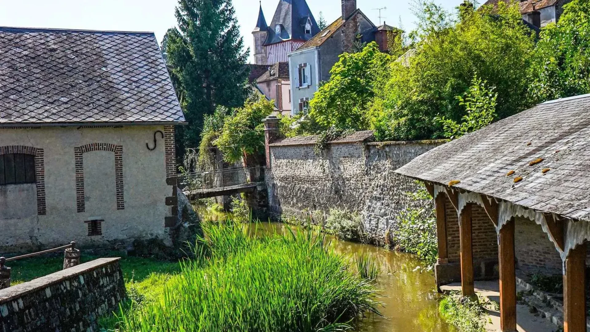 Augustins washhouse in Saint-Fargeau