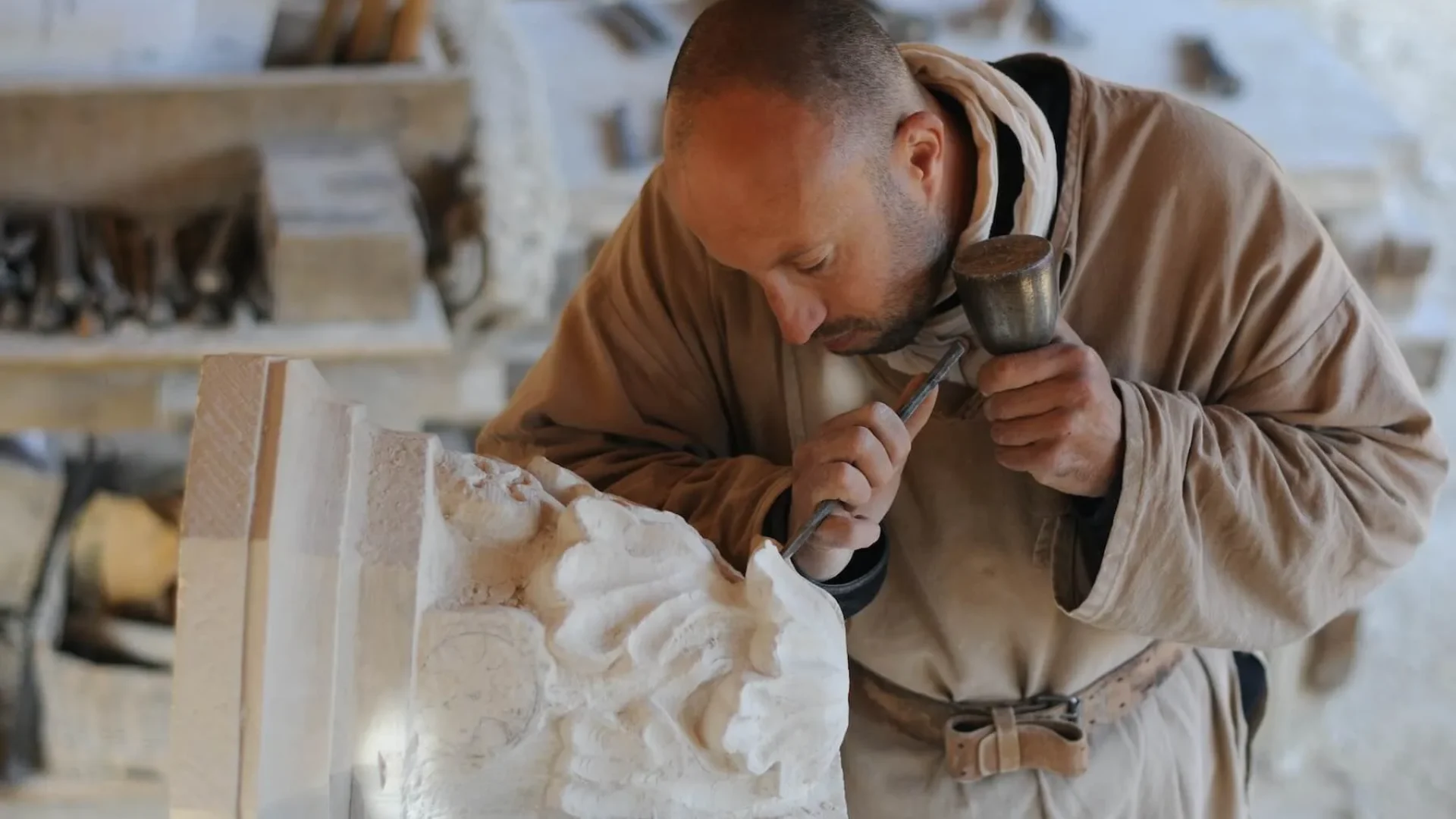 Stonemasons in Guédelon.