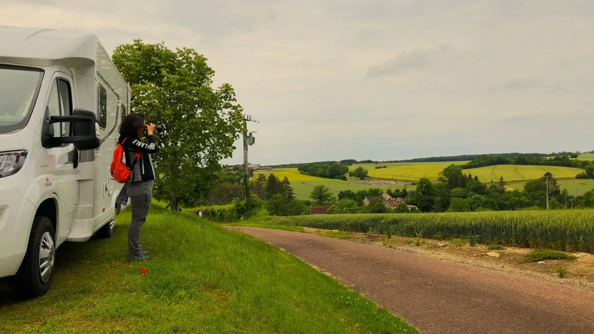 en camping-car à Druyes-les-Belles-Fontaines