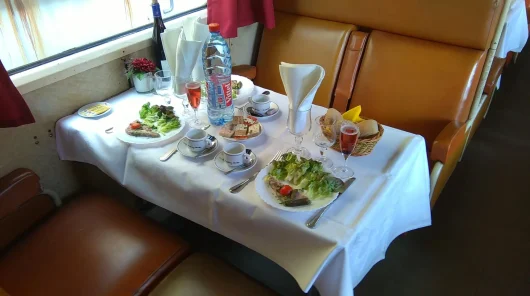 Train restaurant de Toucy en Puisaye-Forterre