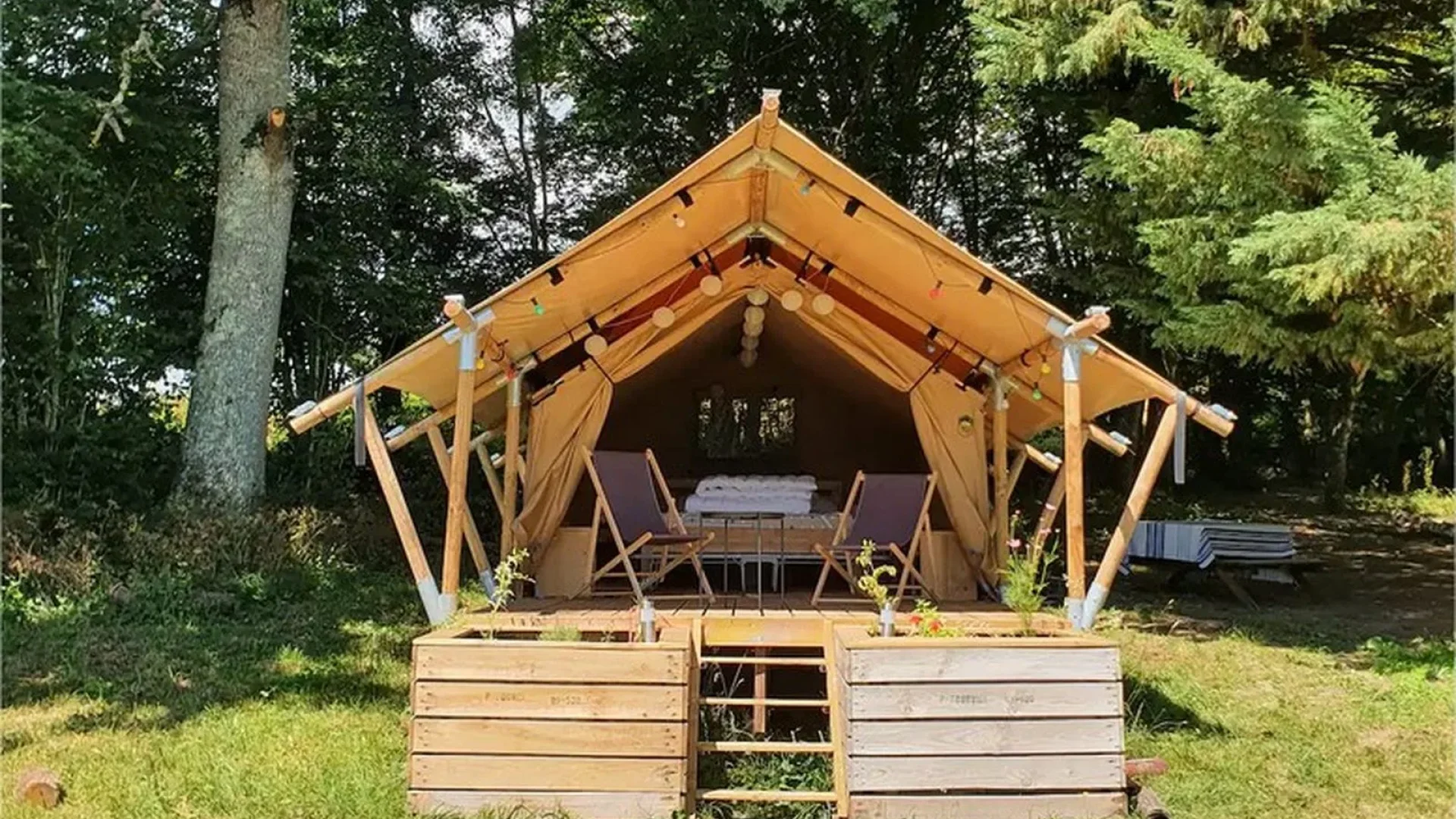 les jardins du Bourdon à Saint-Fargeau face au lac