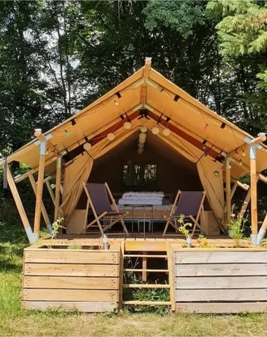 les jardins du Bourdon à Saint-Fargeau face au lac