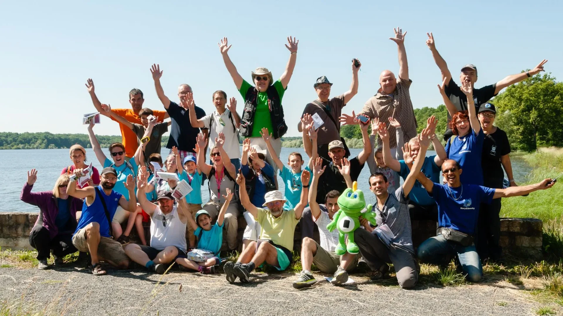 Groupe qui cherche des caches de Géocaching en Puisaye-Forterre