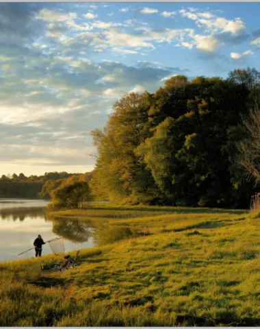 Fishing at the Moutiers-en-Puisaye pond